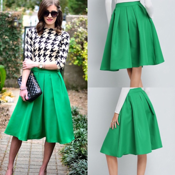 🆕Green pleated zip knee flare skirt - Picture 2 of 6